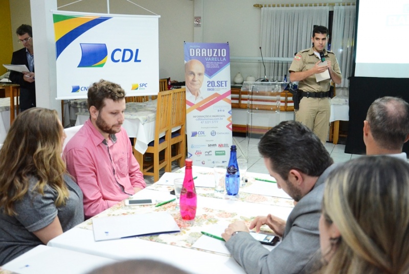 CDL nos Bairros reuniu 64 pessoas e discutiu diversos assuntos, entre eles a reforma trabalhista.